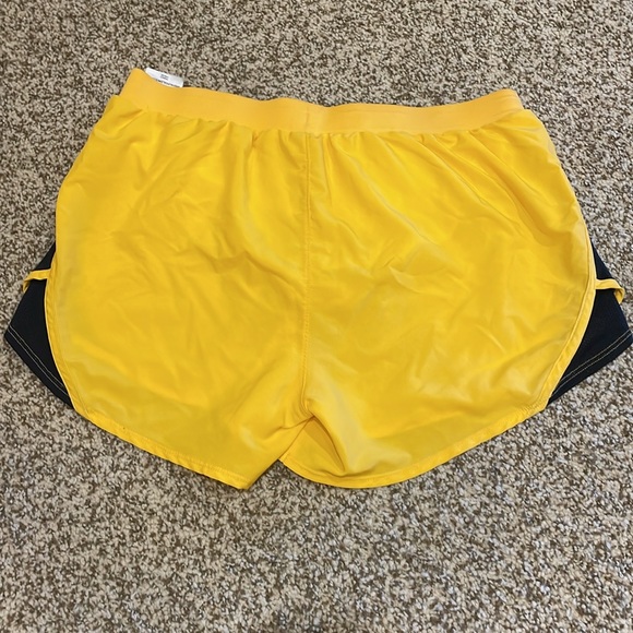 Under Armour Heat Gear shorts - Picture 4 of 4